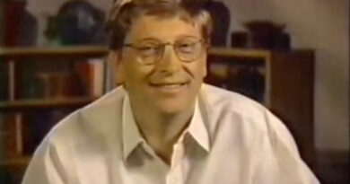 Bill Gates auf der MacWorld Expo (1997) in Boston