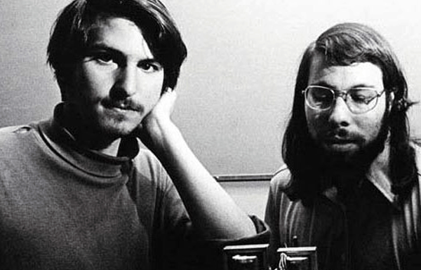1976: Apple-Gründer Steve Jobs und Steve Wozniak