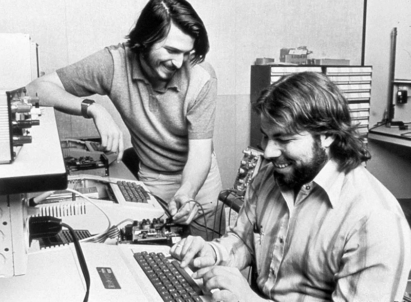 1977: Apple II