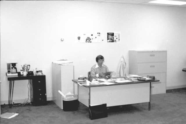Mike Markkula im Büro von Apple (1977)