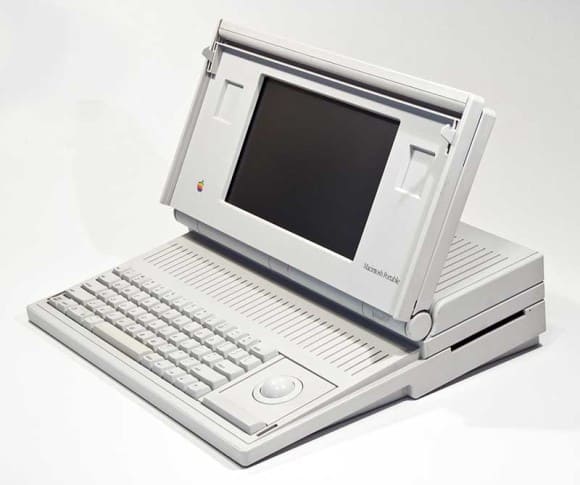 Der Macintosh Portable in Esslingers Showwhite-Design war Apples erster Laptop.