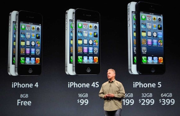 Phil Schiller zeigt das neue iPhone 5. Foto: Kyoto/EPA