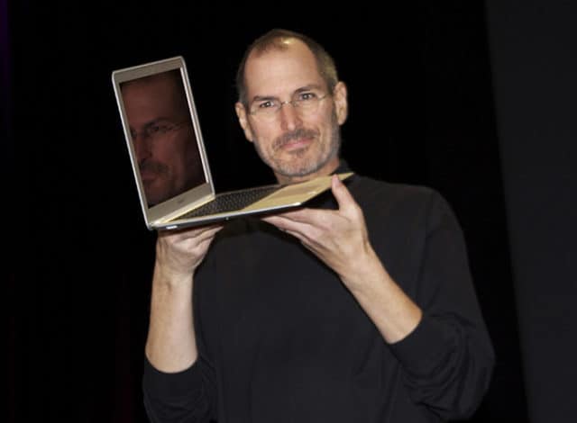 Steve Jobs präsentiert das Macbook Air auf der Macworld Expo 2008 in San Francisco.