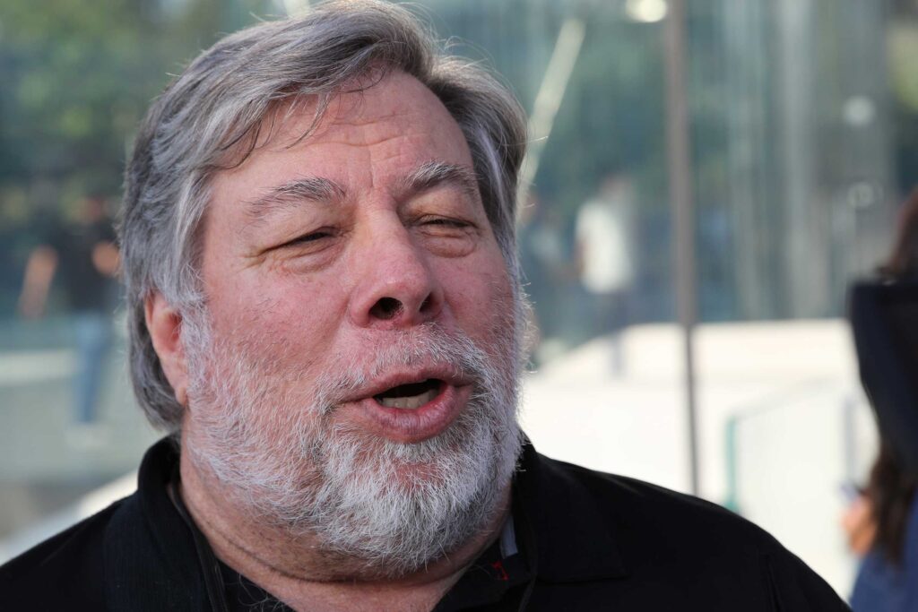 Steve Wozniak spricht am 12.09.2017 in Cupertino zur Vorstellung des neuen iPhone X mit Journalisten.
