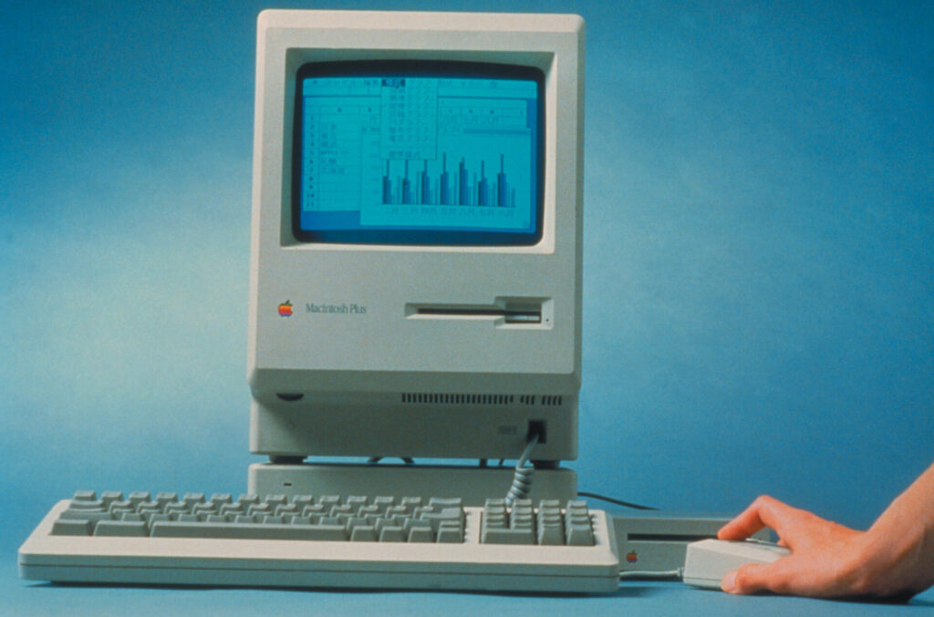 Macintosh Plus (1986)